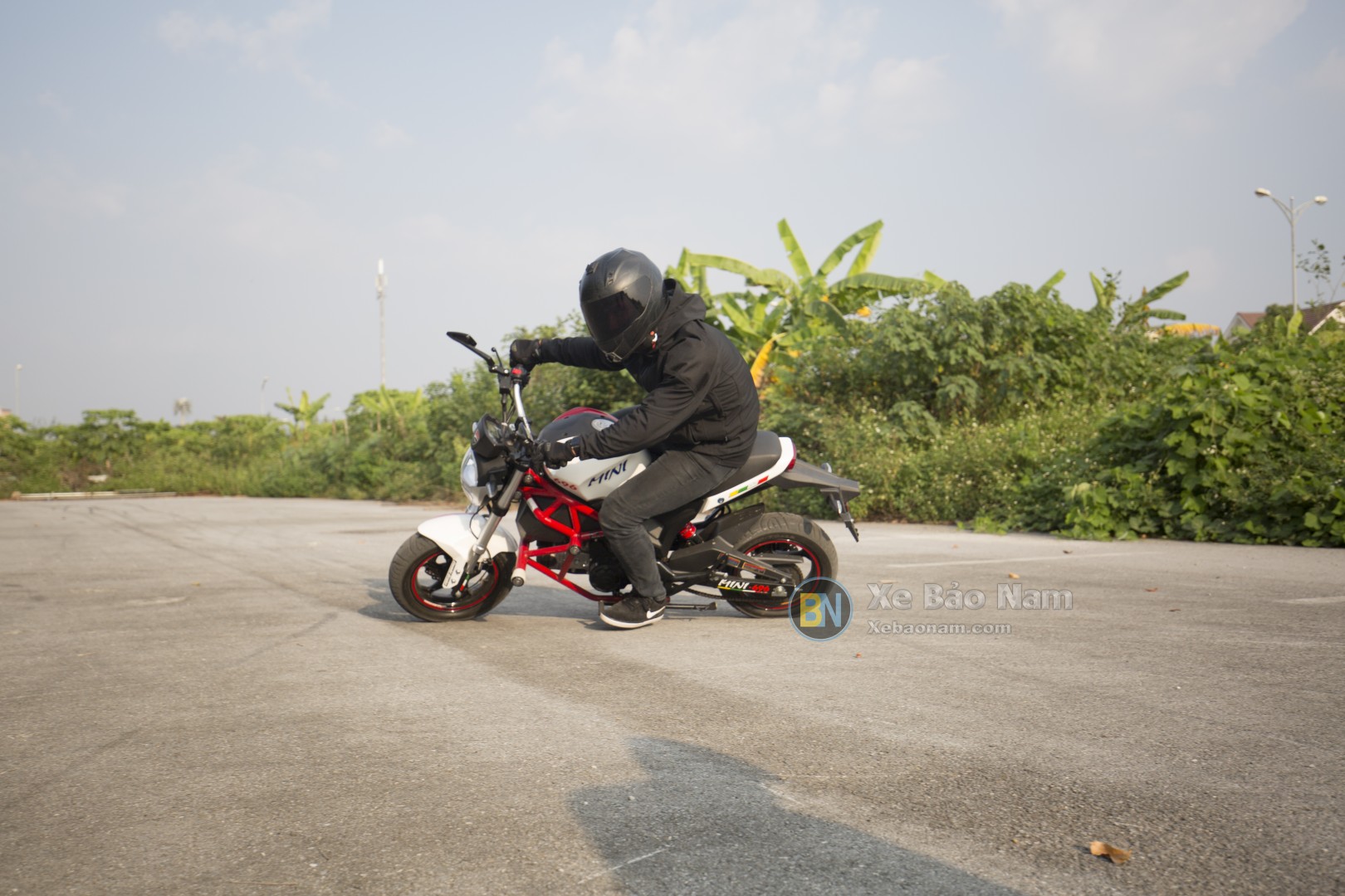 Cực ngầu với hình ảnh của xe máy điện Ducati Monster 110
