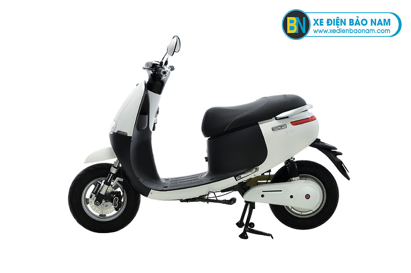 Xe máy điện Gogo Osakar màu trắng